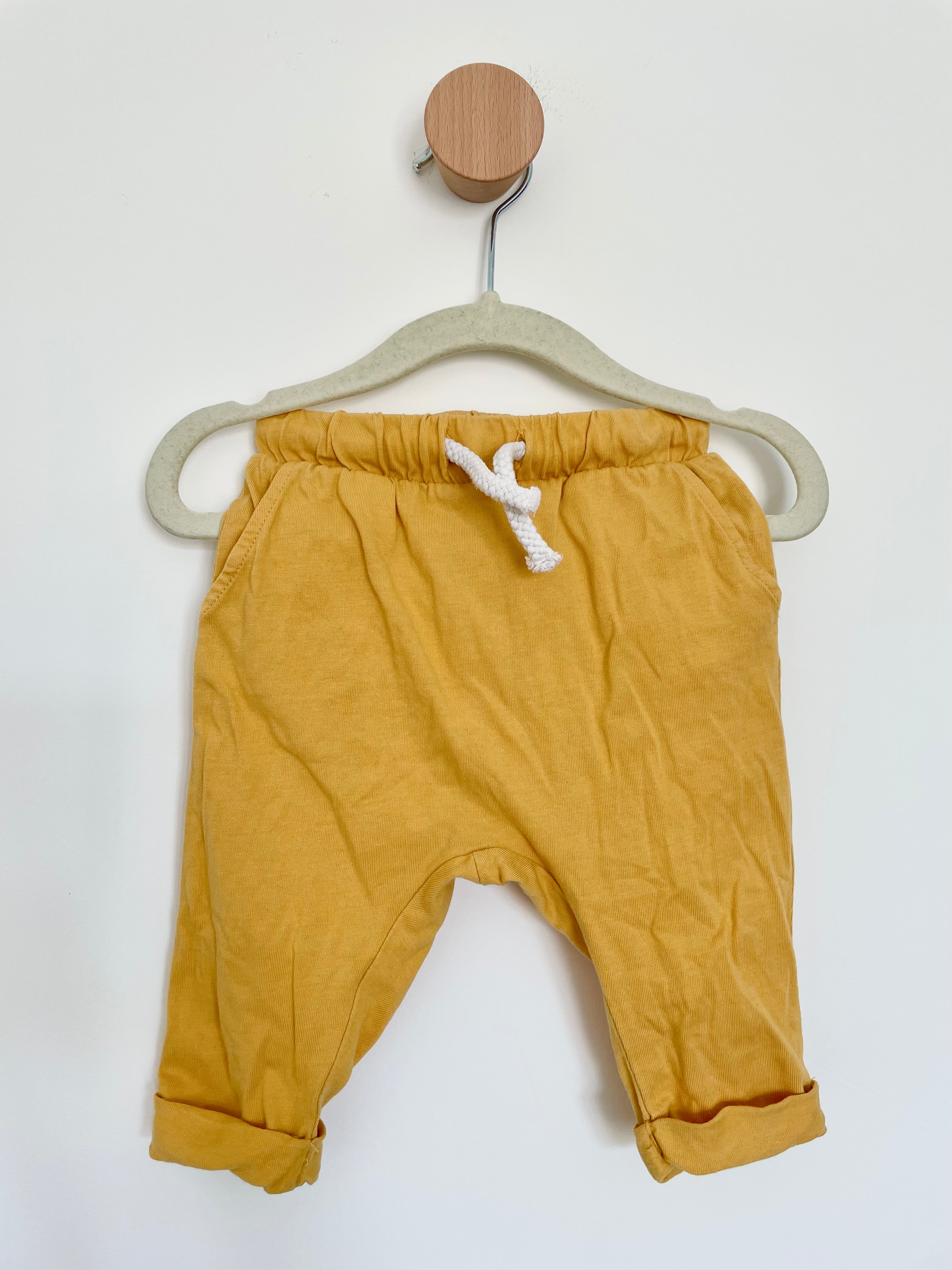 Pantaloni 4-6 mesi