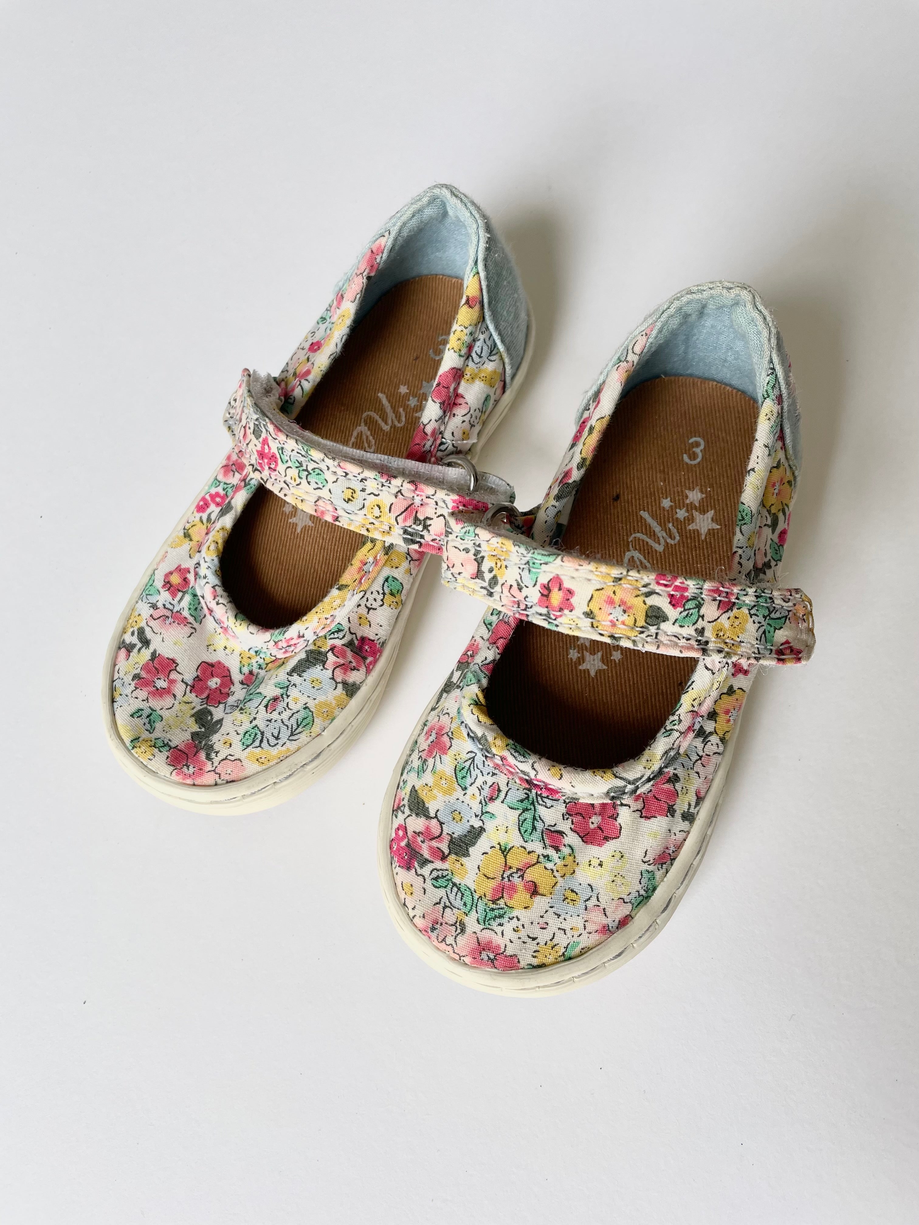 Scarpe taglia 19