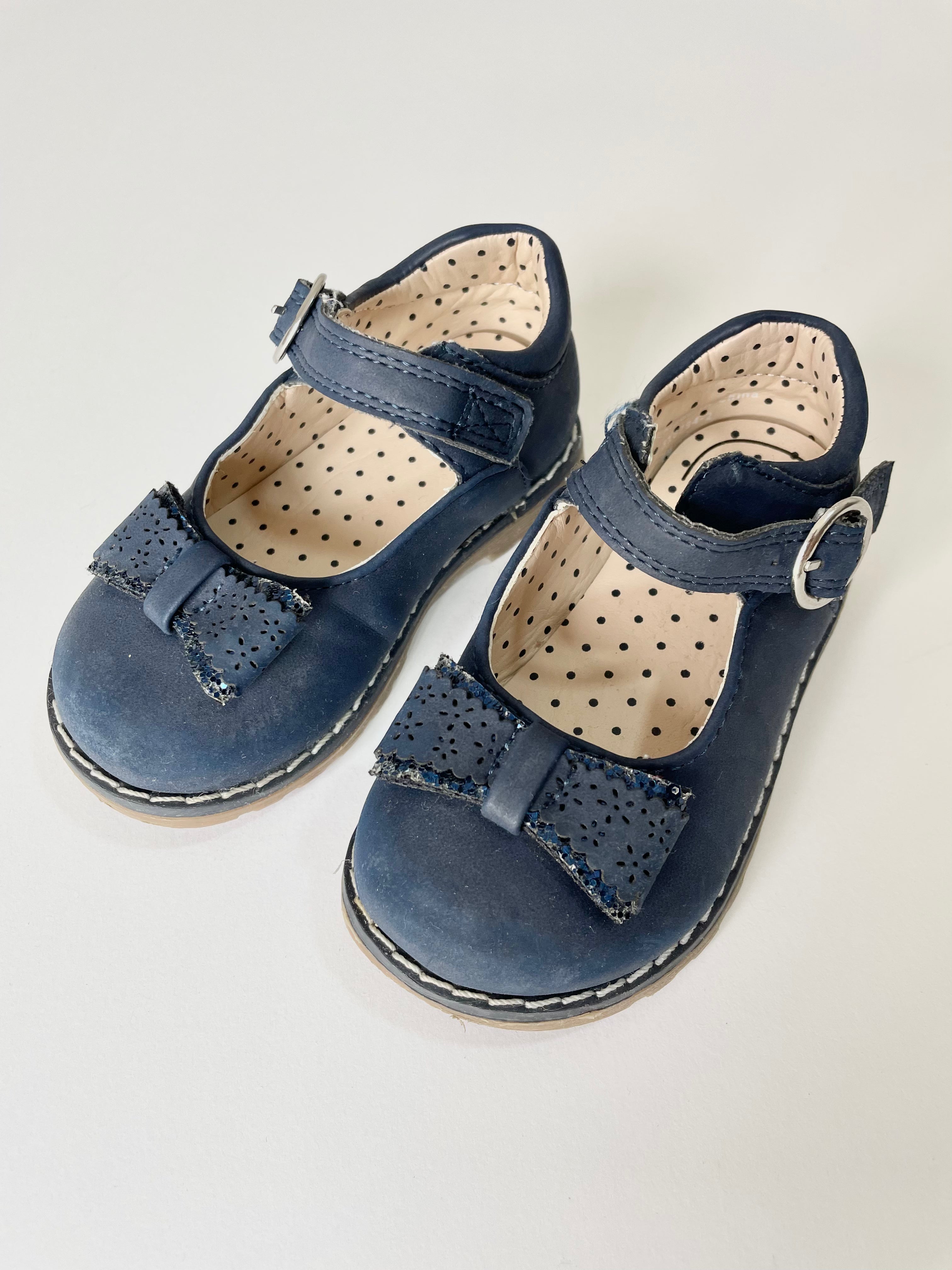 Scarpe taglia 19