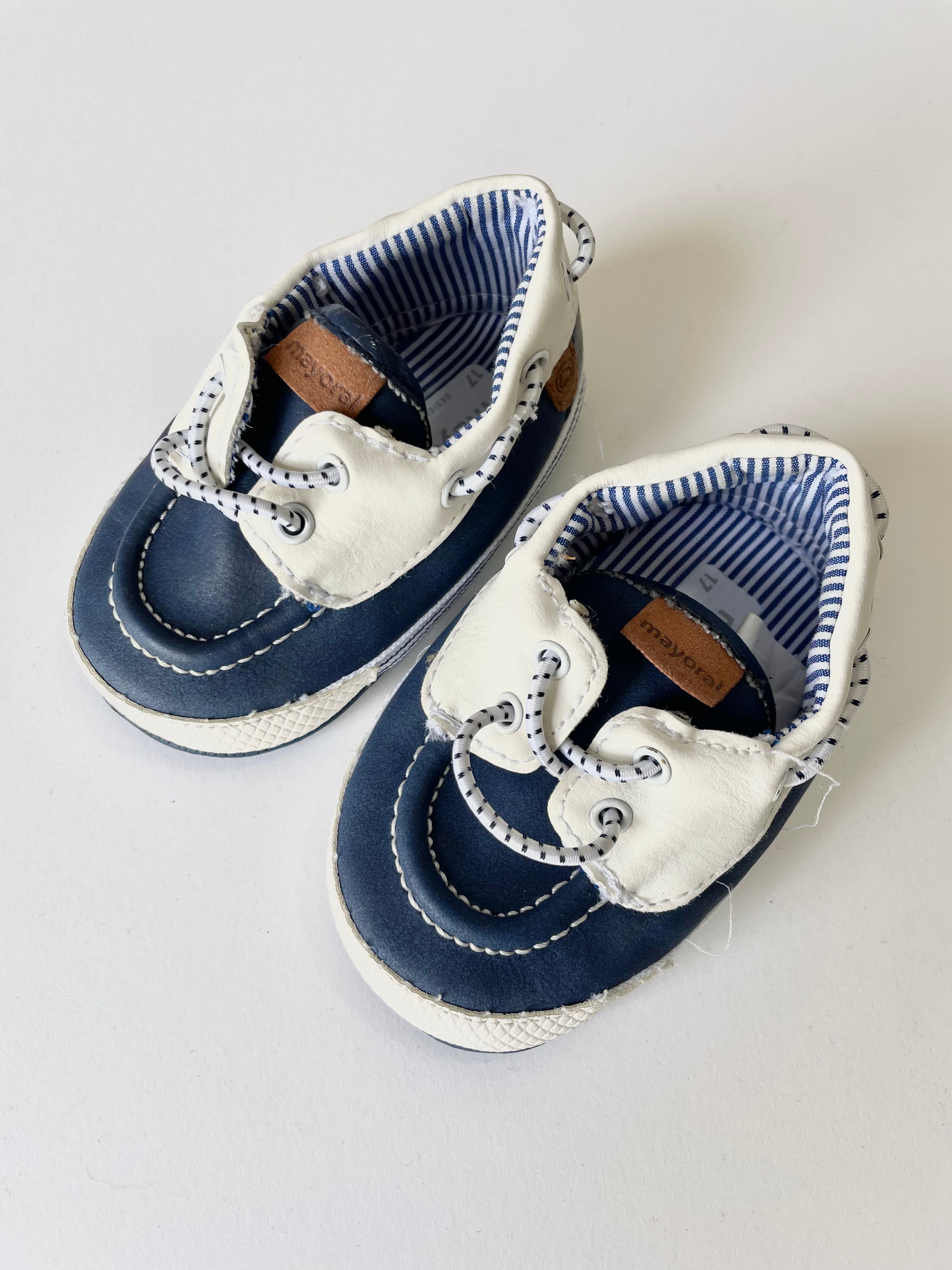 3-6m Pram Shoes (size 17)